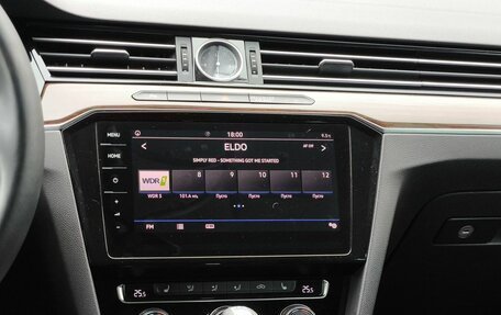 Volkswagen Passat B8 рестайлинг, 2018 год, 2 275 000 рублей, 19 фотография
