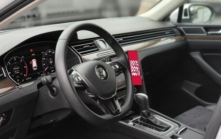 Volkswagen Passat B8 рестайлинг, 2018 год, 2 275 000 рублей, 16 фотография