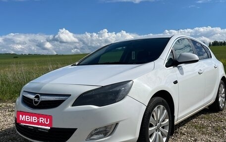 Opel Astra J, 2011 год, 700 000 рублей, 2 фотография