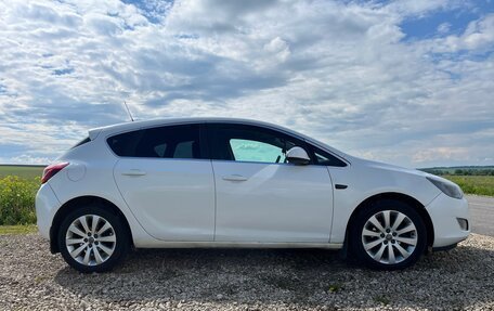 Opel Astra J, 2011 год, 700 000 рублей, 8 фотография