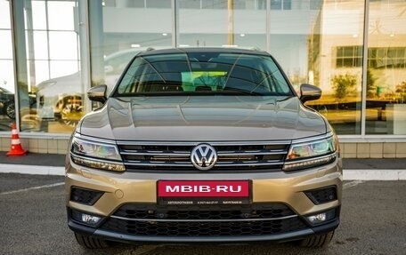 Volkswagen Tiguan II, 2019 год, 2 998 000 рублей, 2 фотография