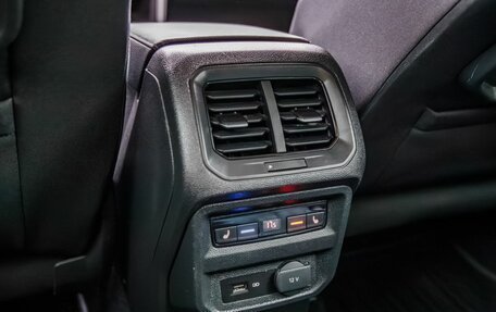Volkswagen Tiguan II, 2019 год, 2 998 000 рублей, 26 фотография