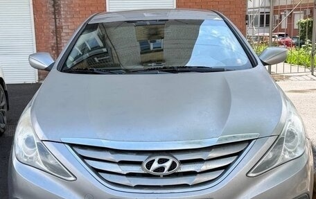 Hyundai Sonata VI, 2010 год, 650 000 рублей, 1 фотография