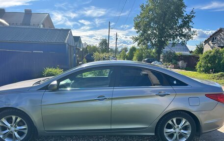 Hyundai Sonata VI, 2011 год, 790 000 рублей, 3 фотография