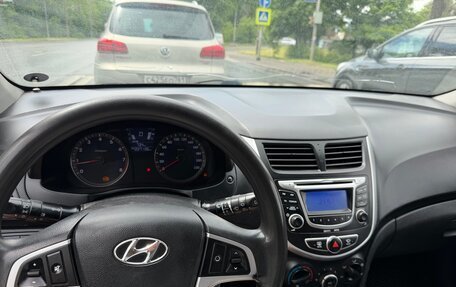Hyundai Solaris II рестайлинг, 2011 год, 585 000 рублей, 2 фотография
