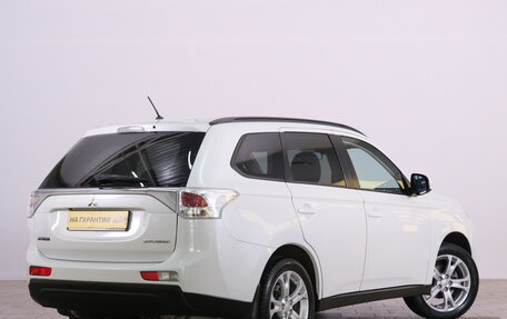 Mitsubishi Outlander III рестайлинг 3, 2013 год, 1 599 000 рублей, 7 фотография