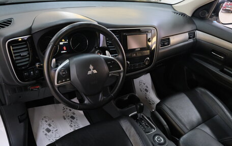Mitsubishi Outlander III рестайлинг 3, 2013 год, 1 599 000 рублей, 9 фотография