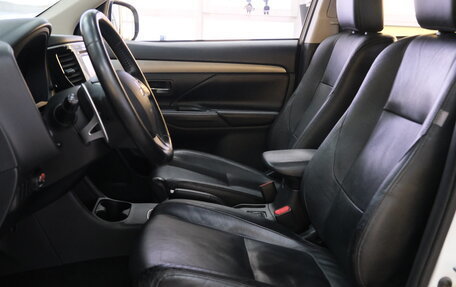 Mitsubishi Outlander III рестайлинг 3, 2013 год, 1 599 000 рублей, 8 фотография