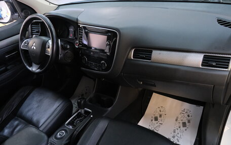 Mitsubishi Outlander III рестайлинг 3, 2013 год, 1 599 000 рублей, 10 фотография