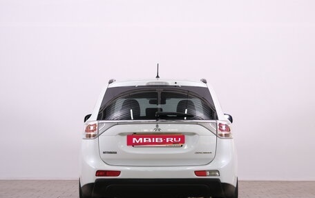 Mitsubishi Outlander III рестайлинг 3, 2013 год, 1 599 000 рублей, 6 фотография