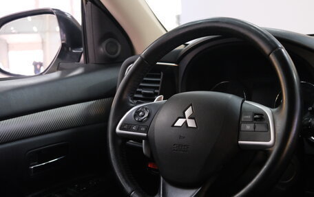 Mitsubishi Outlander III рестайлинг 3, 2013 год, 1 599 000 рублей, 13 фотография