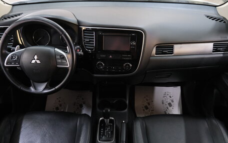 Mitsubishi Outlander III рестайлинг 3, 2013 год, 1 599 000 рублей, 14 фотография
