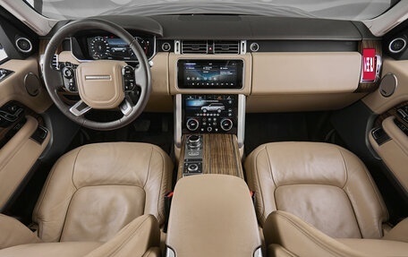 Land Rover Range Rover IV рестайлинг, 2018 год, 5 850 000 рублей, 8 фотография