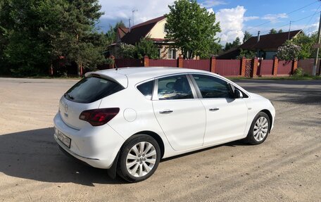 Opel Astra J, 2012 год, 590 000 рублей, 2 фотография