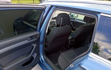 Volkswagen Passat B8 рестайлинг, 2015 год, 1 400 000 рублей, 14 фотография