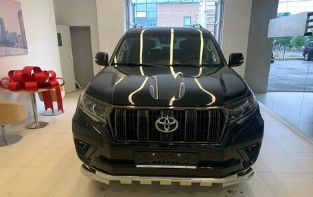 Toyota Land Cruiser Prado 150 рестайлинг 2, 2021 год, 7 400 500 рублей, 2 фотография