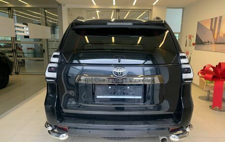 Toyota Land Cruiser Prado 150 рестайлинг 2, 2021 год, 7 400 500 рублей, 5 фотография