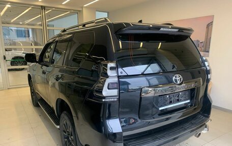 Toyota Land Cruiser Prado 150 рестайлинг 2, 2021 год, 7 400 500 рублей, 6 фотография