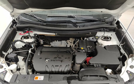 Mitsubishi Outlander III рестайлинг 3, 2019 год, 1 895 000 рублей, 11 фотография