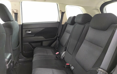 Mitsubishi Outlander III рестайлинг 3, 2019 год, 1 895 000 рублей, 15 фотография