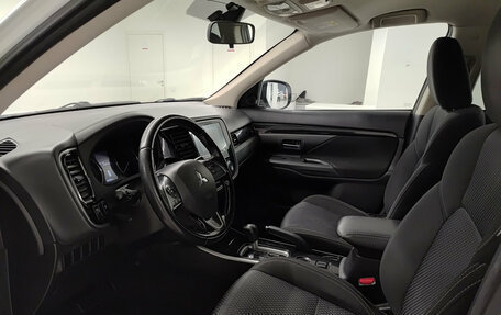 Mitsubishi Outlander III рестайлинг 3, 2019 год, 1 895 000 рублей, 20 фотография