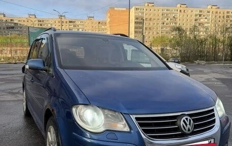 Volkswagen Touran III, 2008 год, 400 000 рублей, 2 фотография
