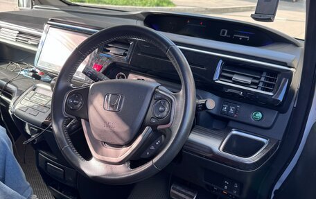 Honda Stepwgn IV, 2016 год, 2 300 000 рублей, 3 фотография