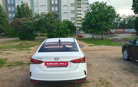 Hyundai Solaris II рестайлинг, 2021 год, 1 200 000 рублей, 4 фотография
