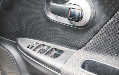 Nissan Note II рестайлинг, 2005 год, 450 000 рублей, 15 фотография