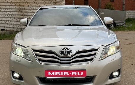 Toyota Camry, 2011 год, 945 000 рублей, 3 фотография