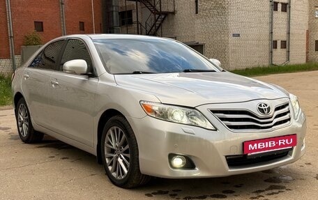Toyota Camry, 2011 год, 945 000 рублей, 4 фотография
