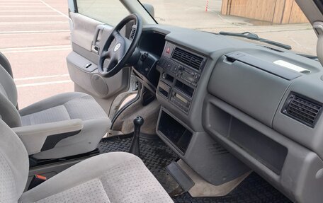 Volkswagen Caravelle T4, 2002 год, 1 150 000 рублей, 10 фотография