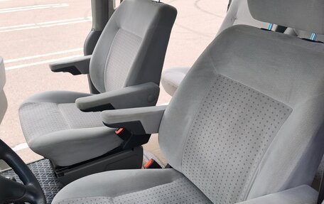 Volkswagen Caravelle T4, 2002 год, 1 150 000 рублей, 16 фотография