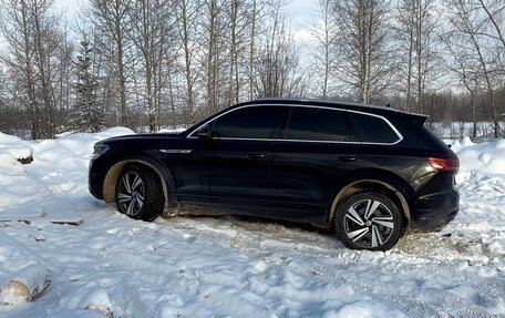 Volkswagen Touareg III, 2018 год, 4 300 000 рублей, 3 фотография