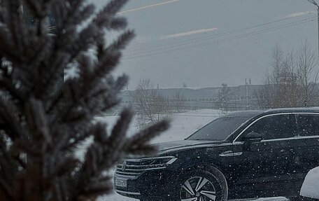 Volkswagen Touareg III, 2018 год, 4 300 000 рублей, 2 фотография