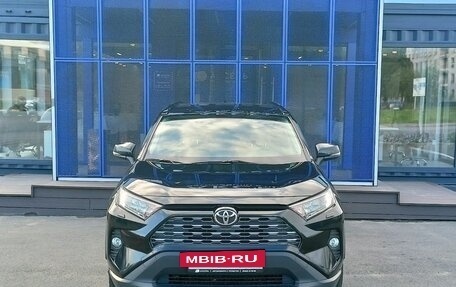 Toyota RAV4, 2021 год, 2 639 000 рублей, 2 фотография