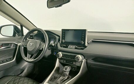 Toyota RAV4, 2021 год, 2 639 000 рублей, 13 фотография