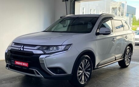 Mitsubishi Outlander III рестайлинг 3, 2020 год, 2 620 000 рублей, 1 фотография