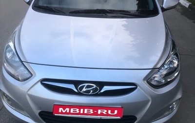 Hyundai Solaris II рестайлинг, 2013 год, 900 000 рублей, 1 фотография