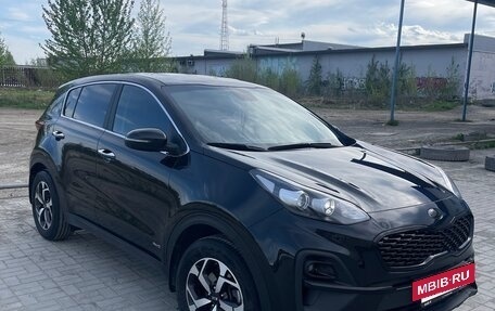 KIA Sportage IV рестайлинг, 2021 год, 2 300 000 рублей, 2 фотография