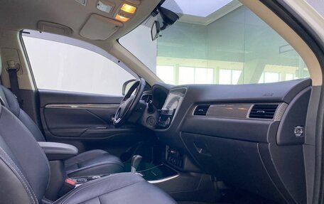 Mitsubishi Outlander III рестайлинг 3, 2020 год, 2 620 000 рублей, 13 фотография