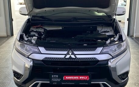Mitsubishi Outlander III рестайлинг 3, 2020 год, 2 620 000 рублей, 11 фотография