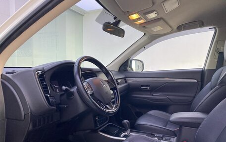 Mitsubishi Outlander III рестайлинг 3, 2020 год, 2 620 000 рублей, 20 фотография