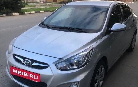 Hyundai Solaris II рестайлинг, 2013 год, 900 000 рублей, 2 фотография