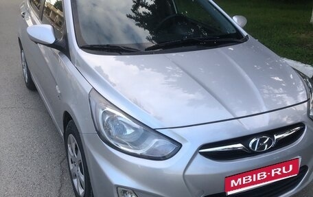 Hyundai Solaris II рестайлинг, 2013 год, 900 000 рублей, 3 фотография