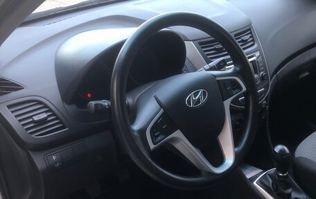 Hyundai Solaris II рестайлинг, 2013 год, 900 000 рублей, 14 фотография
