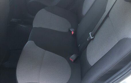 Hyundai Solaris II рестайлинг, 2013 год, 900 000 рублей, 11 фотография