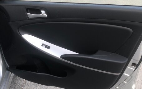 Hyundai Solaris II рестайлинг, 2013 год, 900 000 рублей, 9 фотография