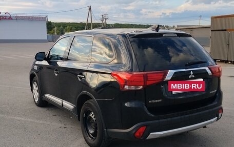 Mitsubishi Outlander III рестайлинг 3, 2018 год, 1 725 000 рублей, 3 фотография