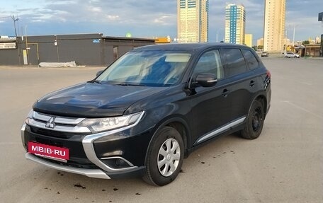 Mitsubishi Outlander III рестайлинг 3, 2018 год, 1 725 000 рублей, 2 фотография